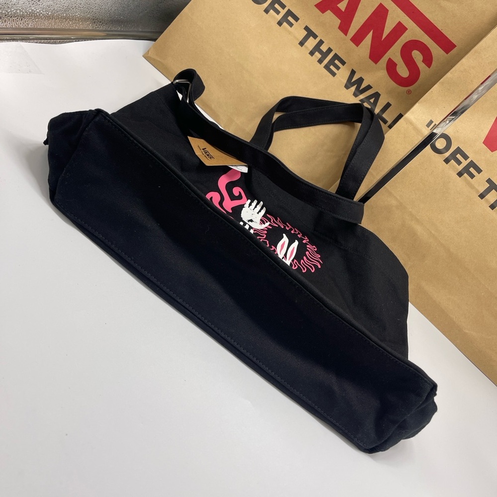 Vans Campus Tote Bag Black/Pink Snap closure With Inside Pocket VN000HE9BLK
NWT - Picture 7 of 16